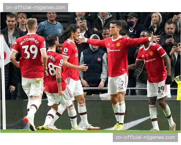 特写：伤病归来，老将范德斯洛特在更衣室激励年轻队友的领袖时刻